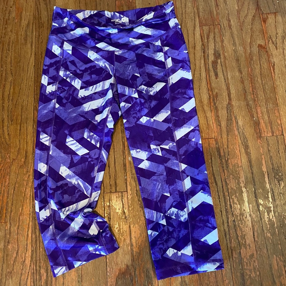 ๐ฅNWOT Old Navy Active purple workout capris M - Picture 2 of 3